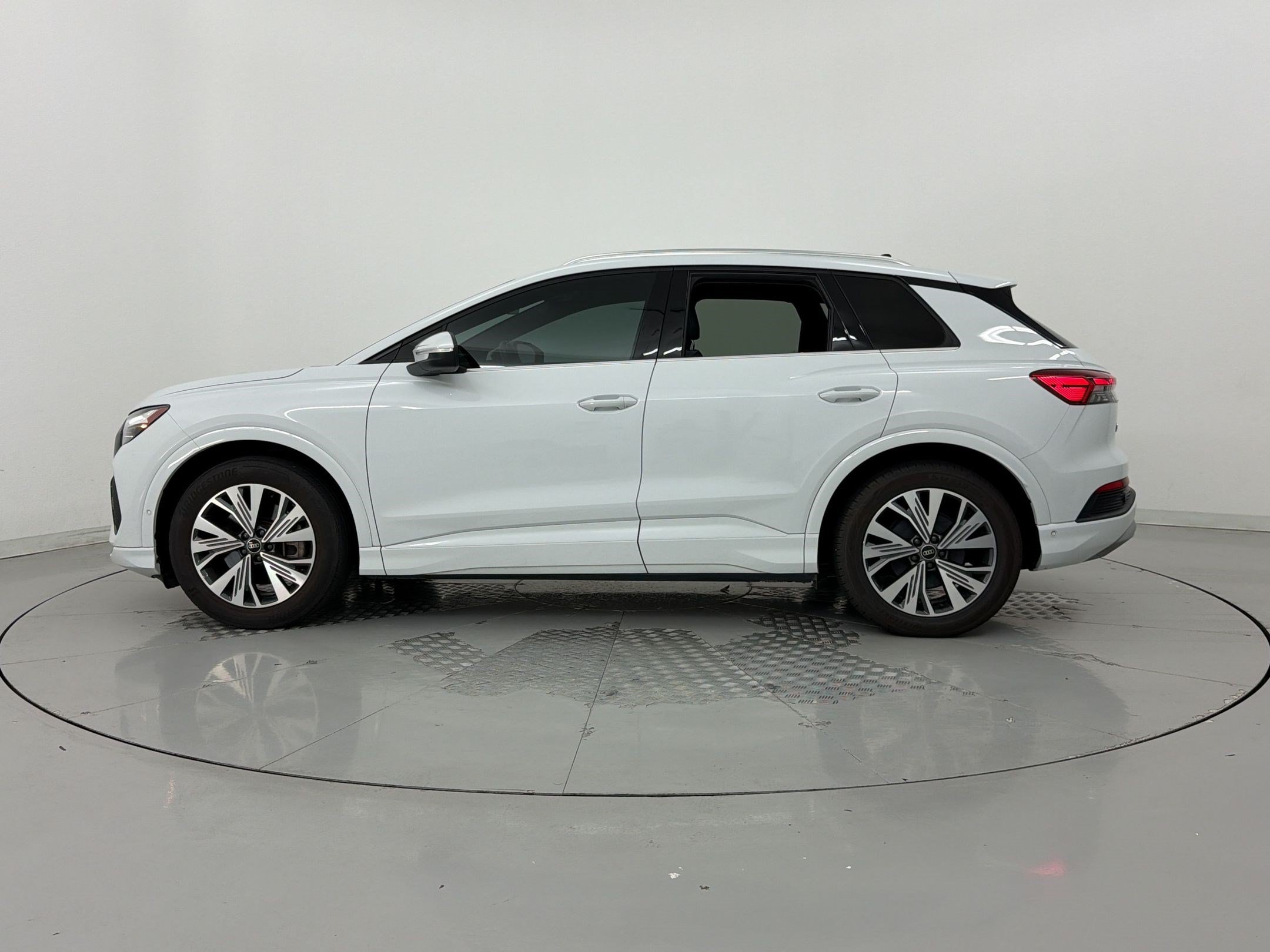 Used 2023 Audi Q4 e-tron Premium Plus w/ Premium Plus RWD image 2