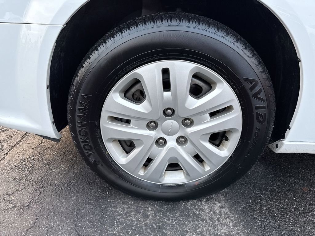 Used 2020 Dodge Grand Caravan SE w/ UConnect Hands-Free Group image 10