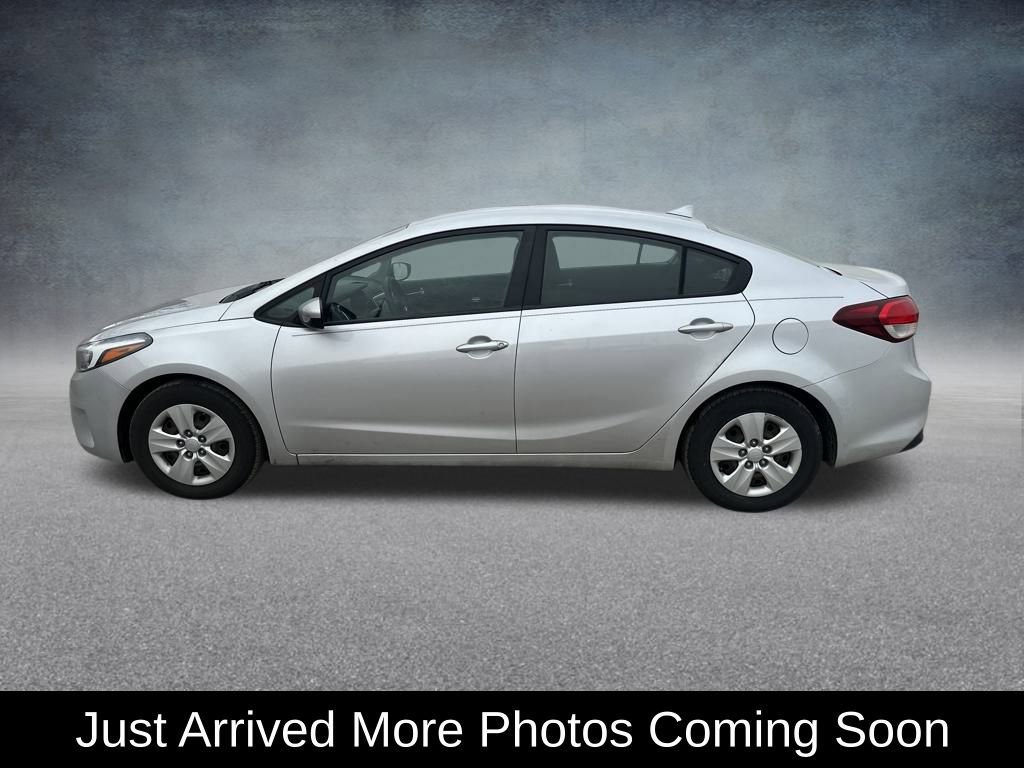 Used 2017 Kia Forte LX image 2