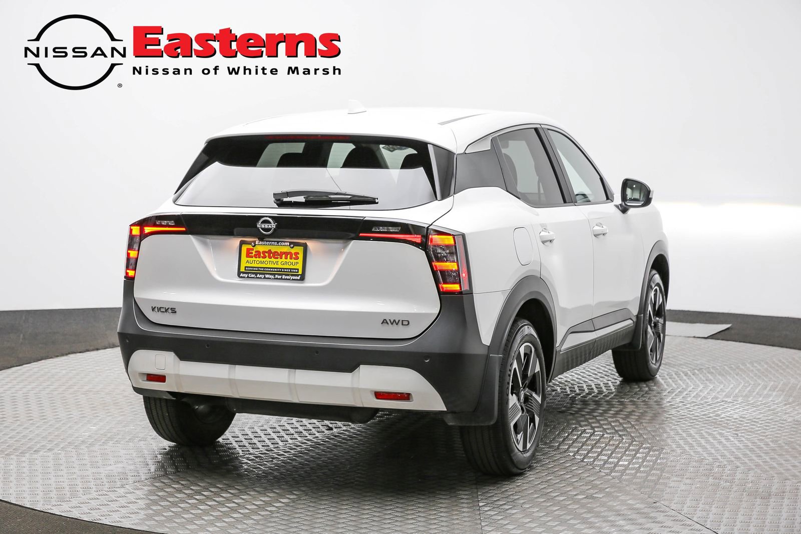 Used 2025 Nissan Kicks SV image 5