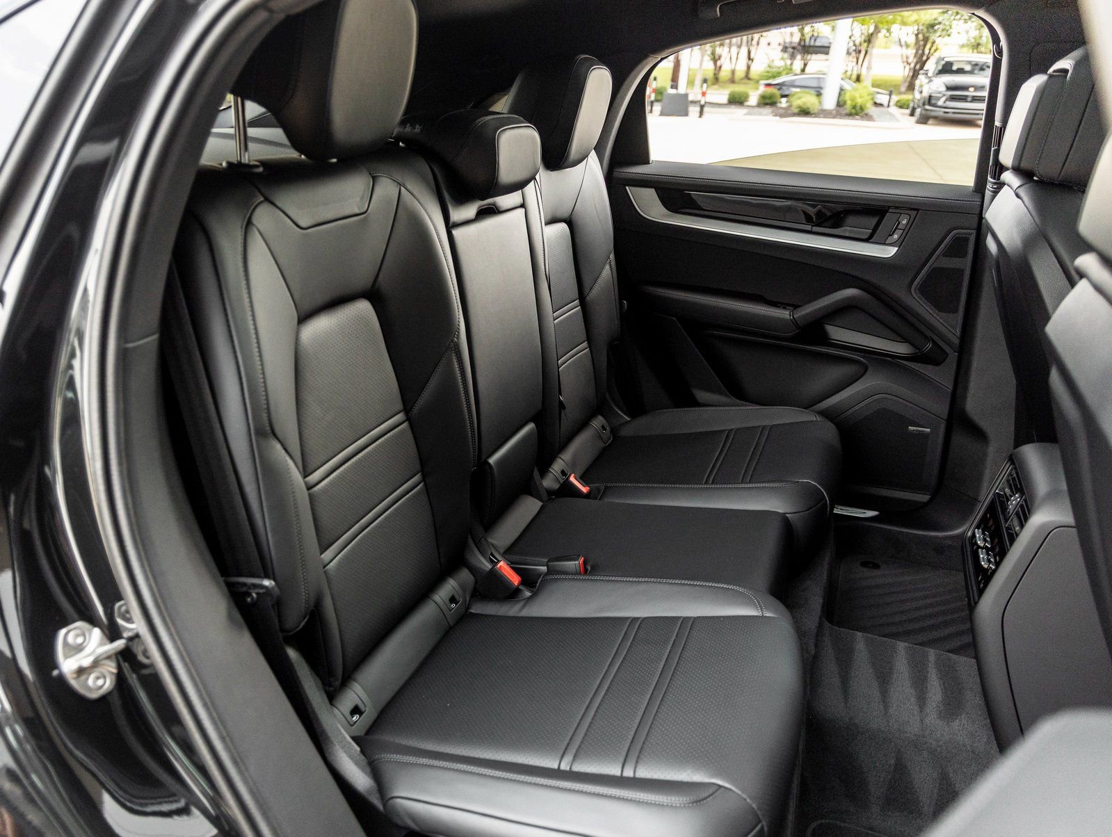 Used 2026 Porsche Cayenne Coupe image 39