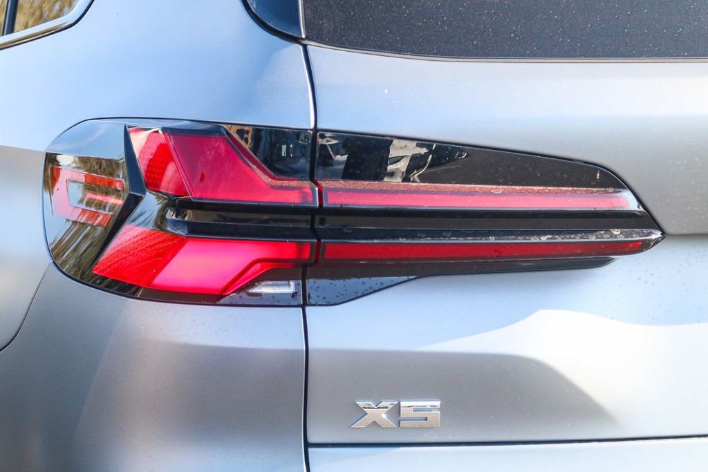 Used 2025 BMW X5 M60i image 10