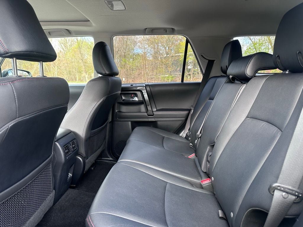 Used 2022 Toyota 4Runner TRD Off-Road Premium AWD/4WD image 18