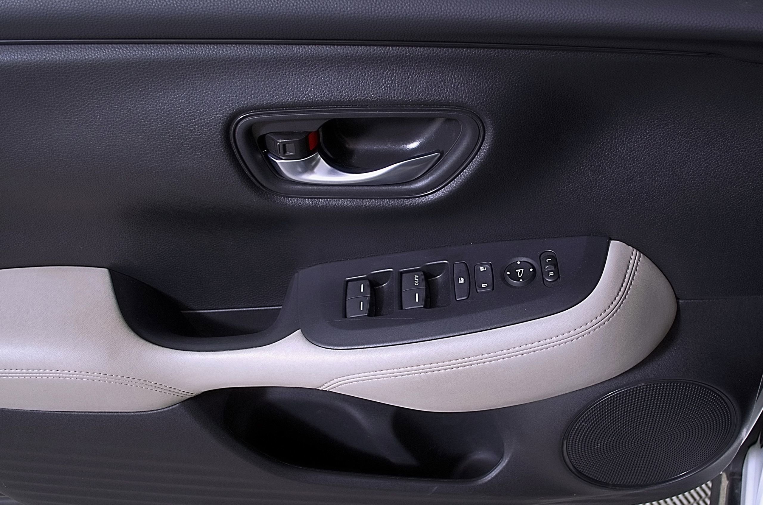 Used 2025 Honda HR-V LX image 17