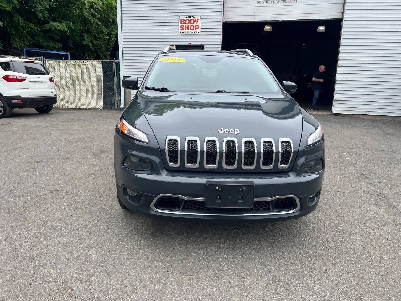 Used 2018 Jeep Cherokee Limited AWD/4WD image 4