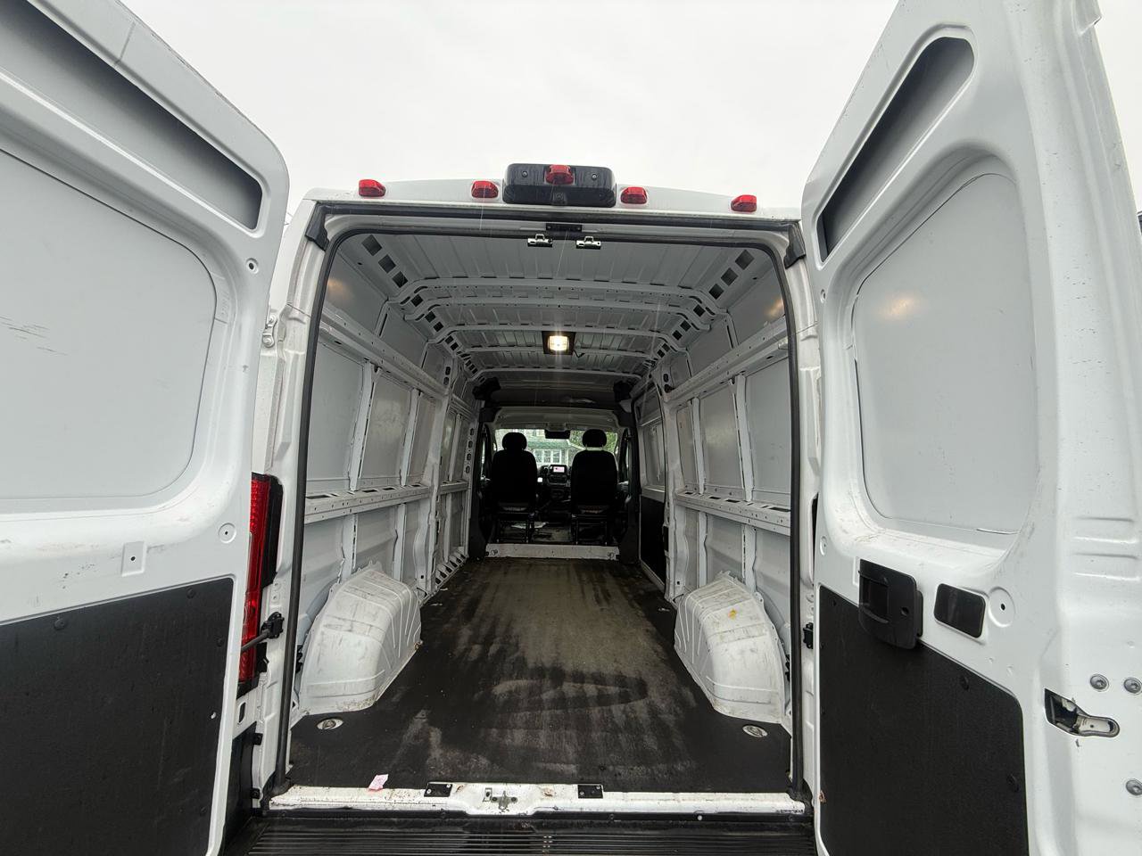 Used 2025 RAM ProMaster 2500 w/ Convenience Group FWD image 8