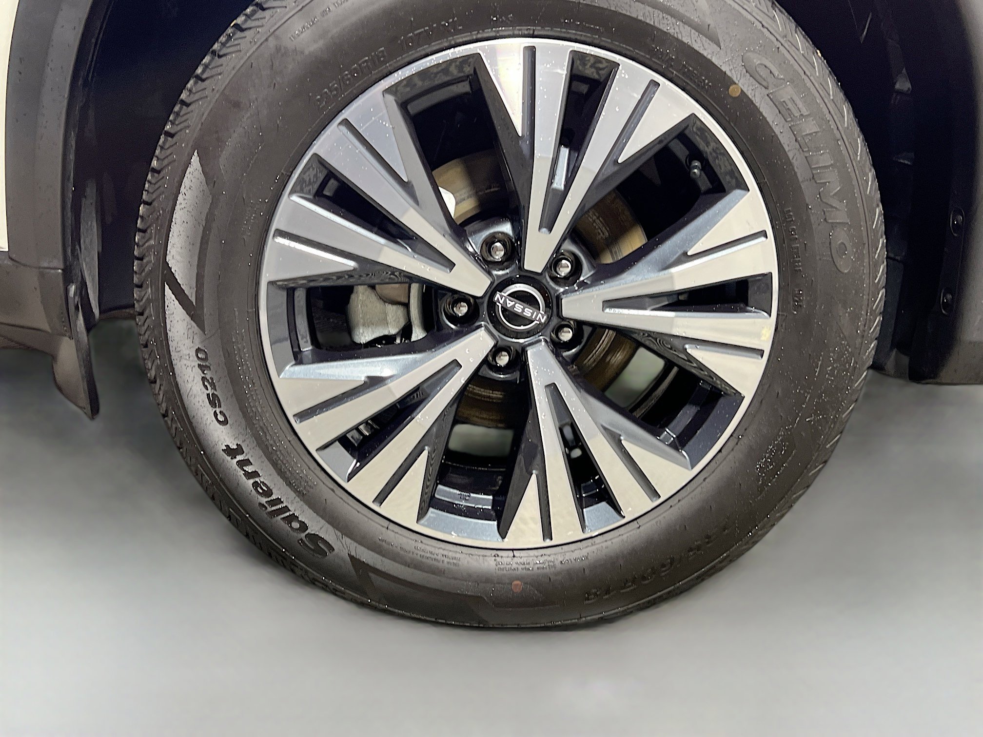 Used 2023 Nissan Rogue SV image 14