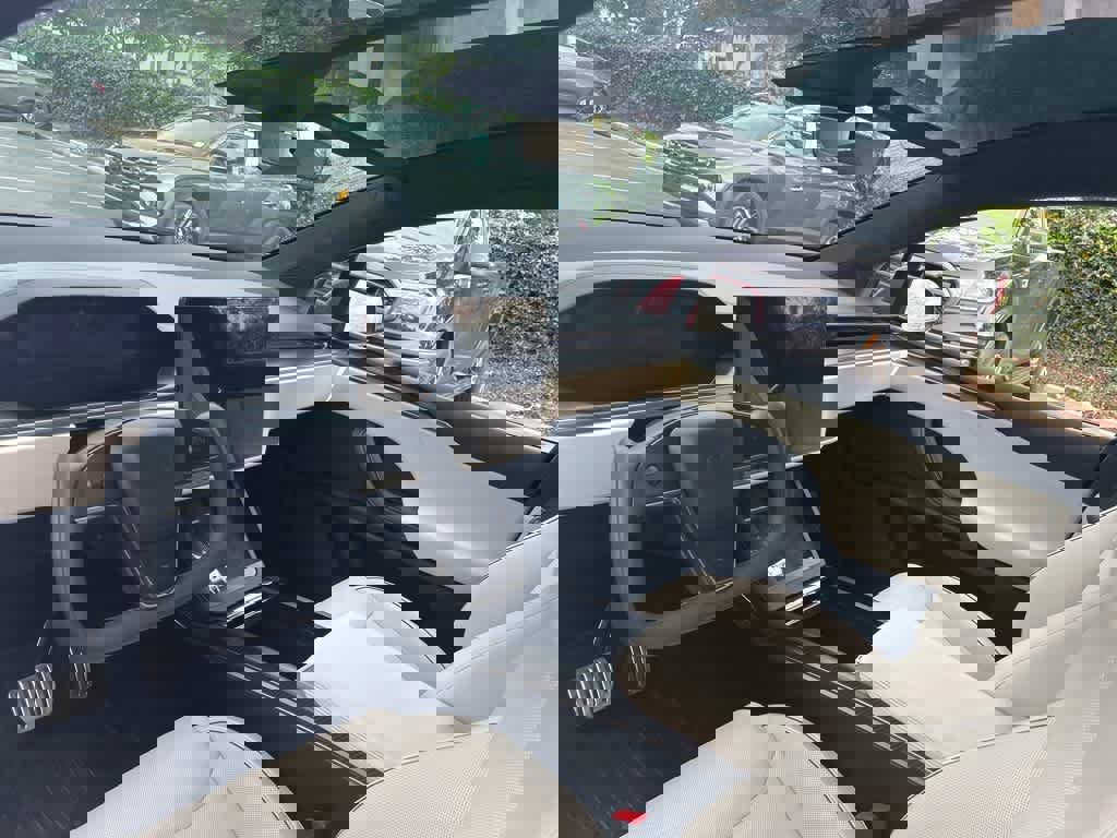 Used 2023 Tesla Model X Plaid image 9