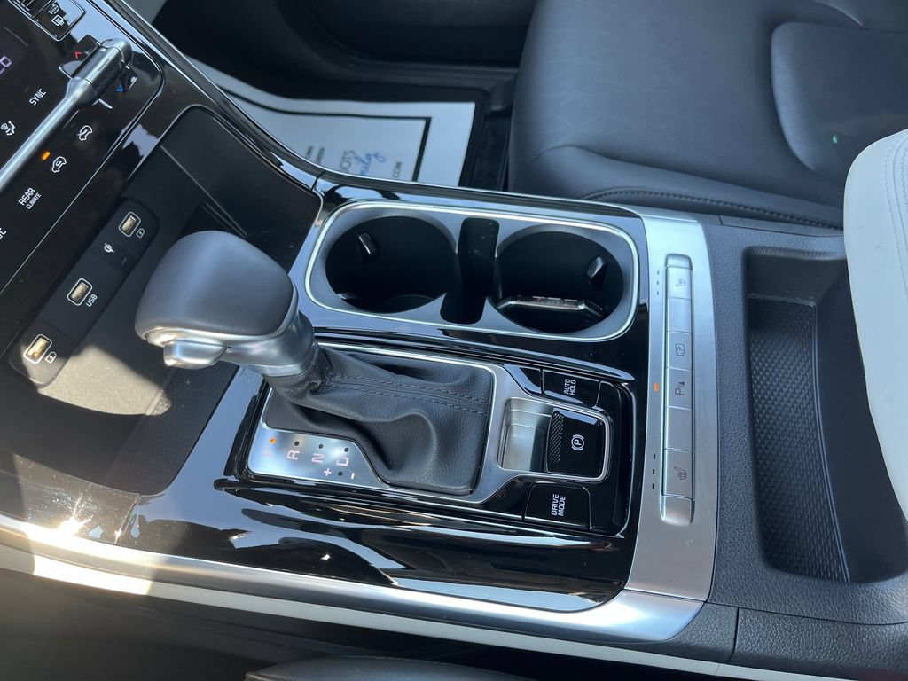 Used 2023 Kia Carnival EX FWD image 21