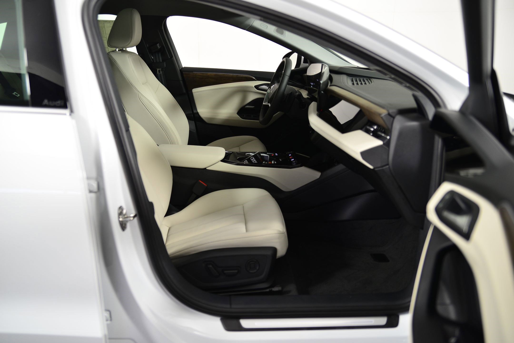 New 2025 Audi A6 e-tron Premium Plus image 19