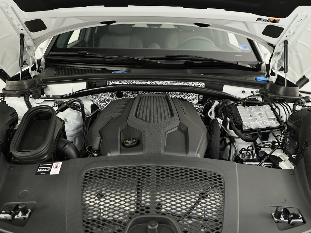 New 2026 Porsche Macan AWD/4WD image 33