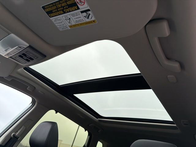 Used 2025 Nissan Rogue SL w/ SL Premium Package image 14