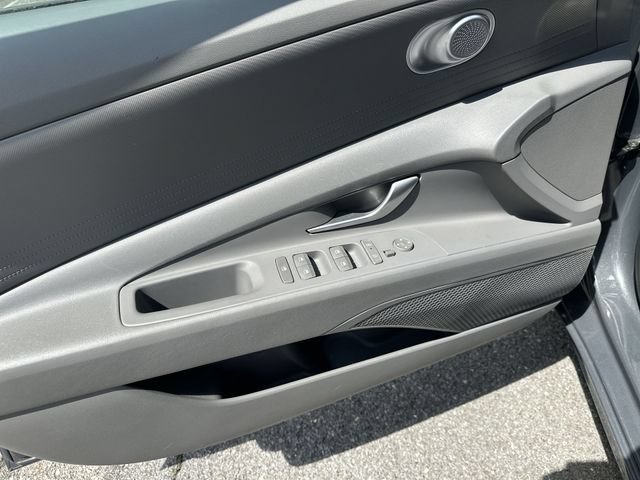 Used 2024 Hyundai Elantra SEL FWD image 17