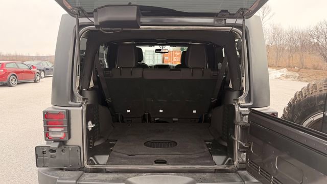 Used 2018 Jeep Wrangler Unlimited Rubicon image 14