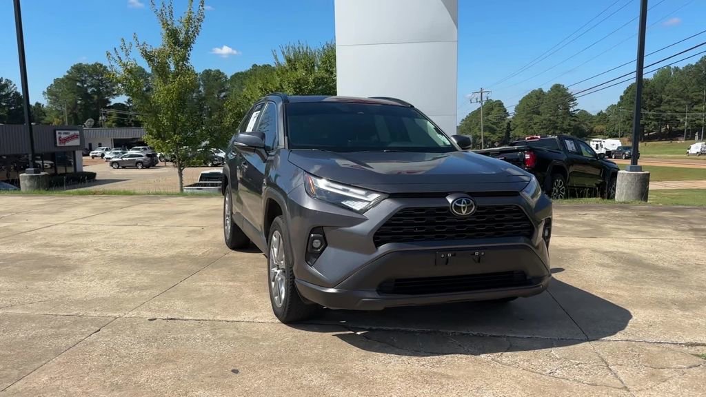 Used 2022 Toyota RAV4 XLE Premium image 8