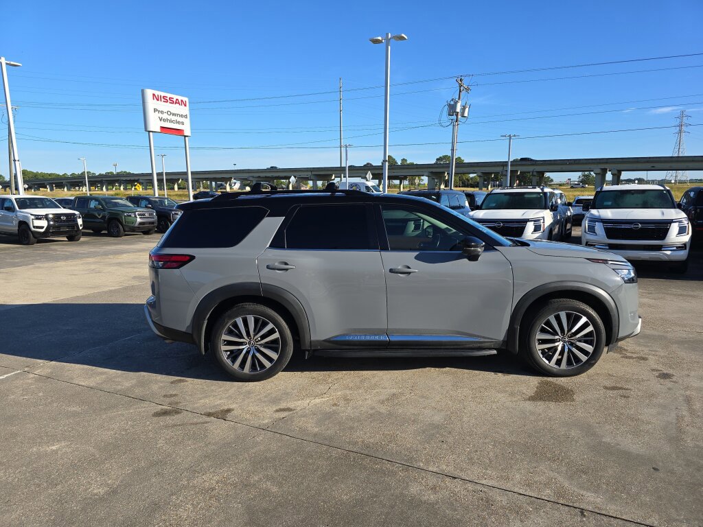 Used 2022 Nissan Pathfinder Platinum w/ Lighting Package (N93) image 7