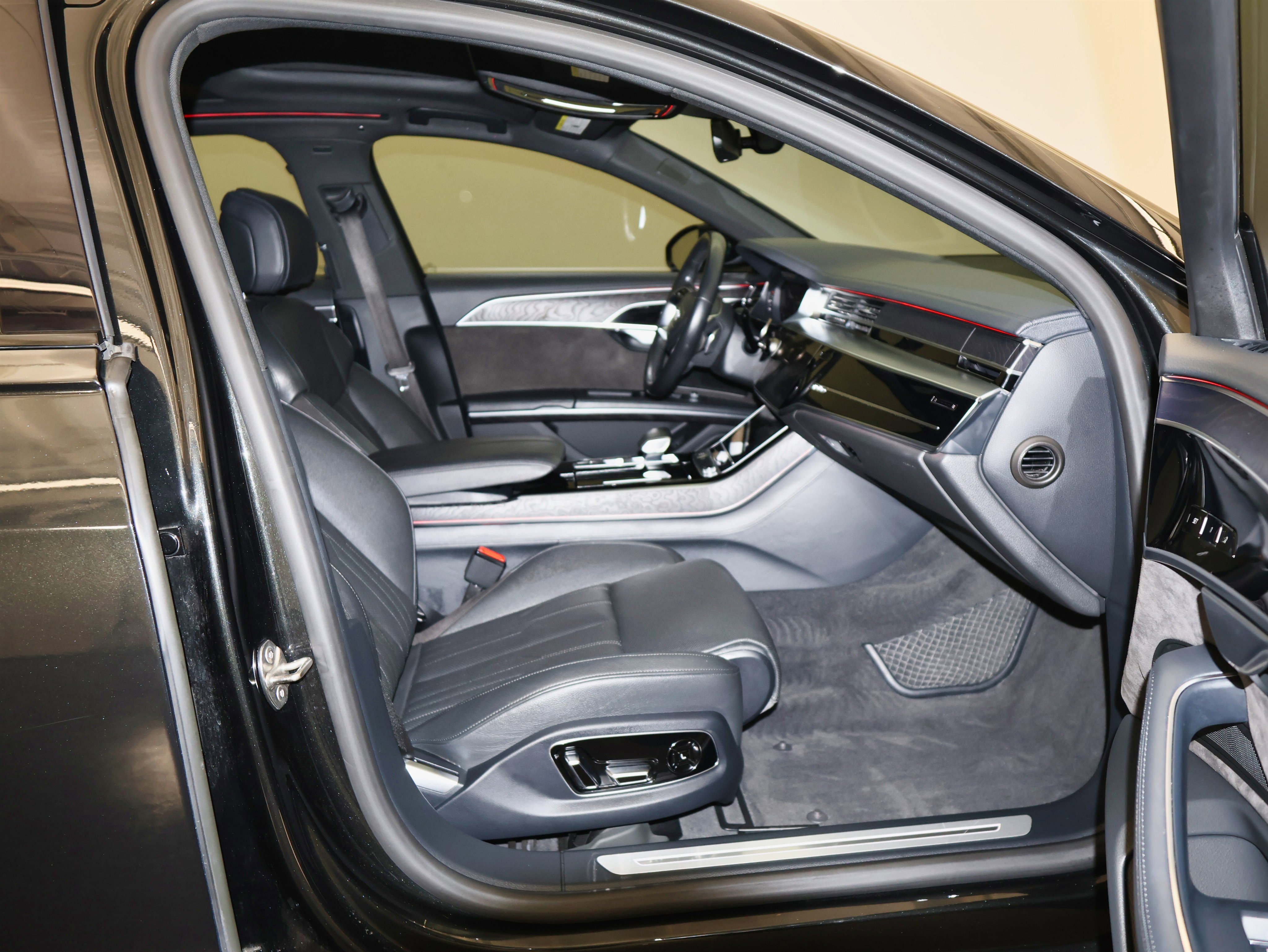 Used 2020 Audi A8 L 4.0T w/ Executive Package image 59