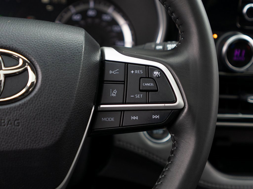 Used 2023 Toyota Highlander XLE image 30