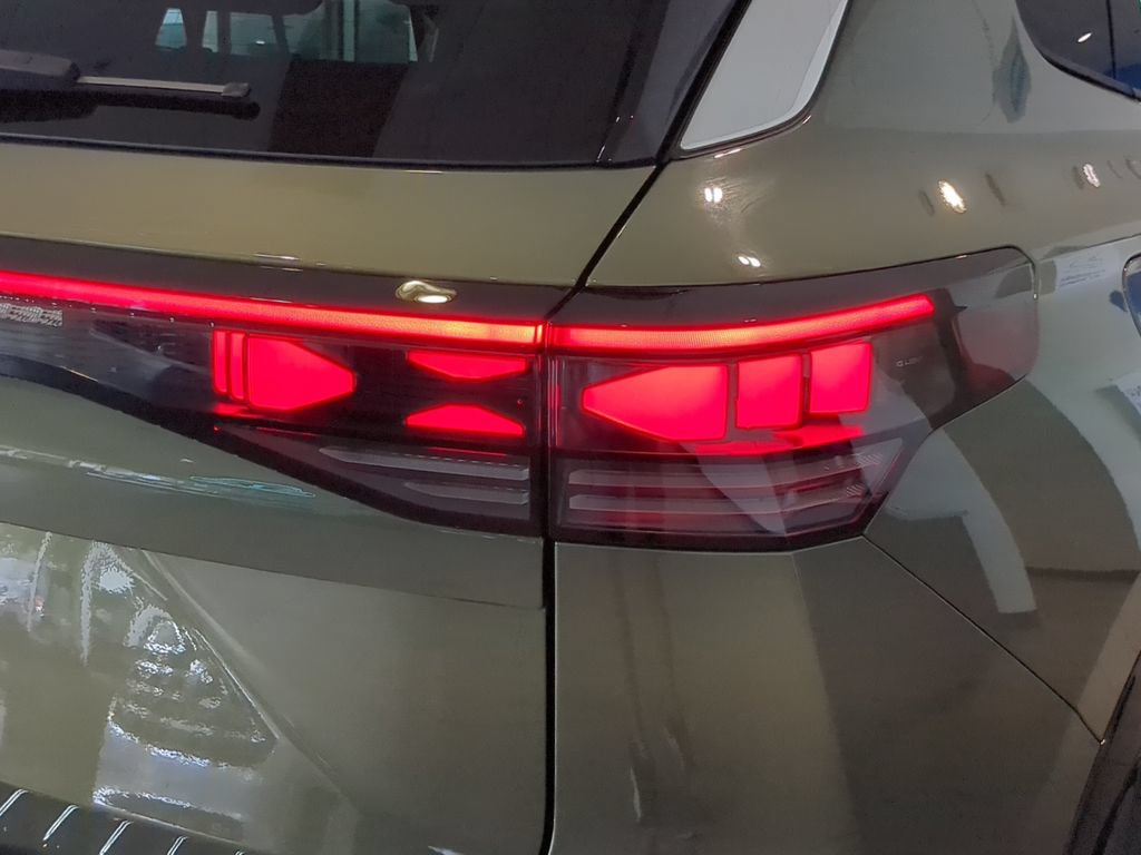 New 2026 Volkswagen Tiguan SEL R-Line AWD/4WD image 7