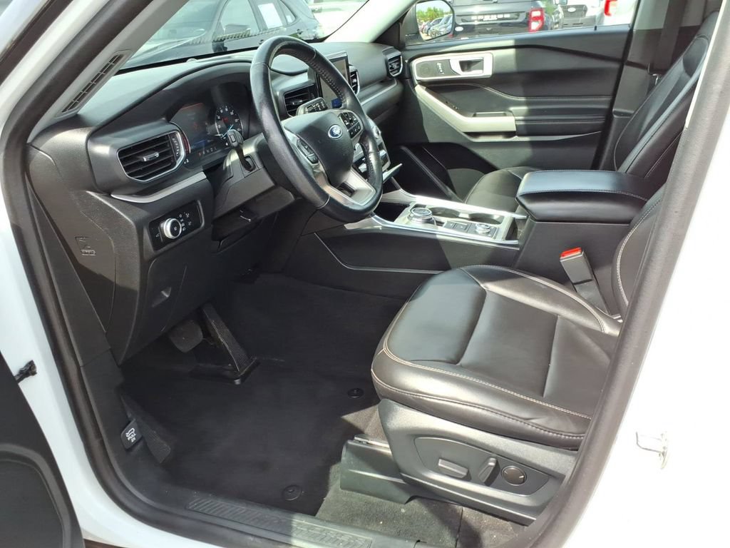 Used 2023 Ford Explorer XLT w/ Equipment Group 202A AWD/4WD image 10