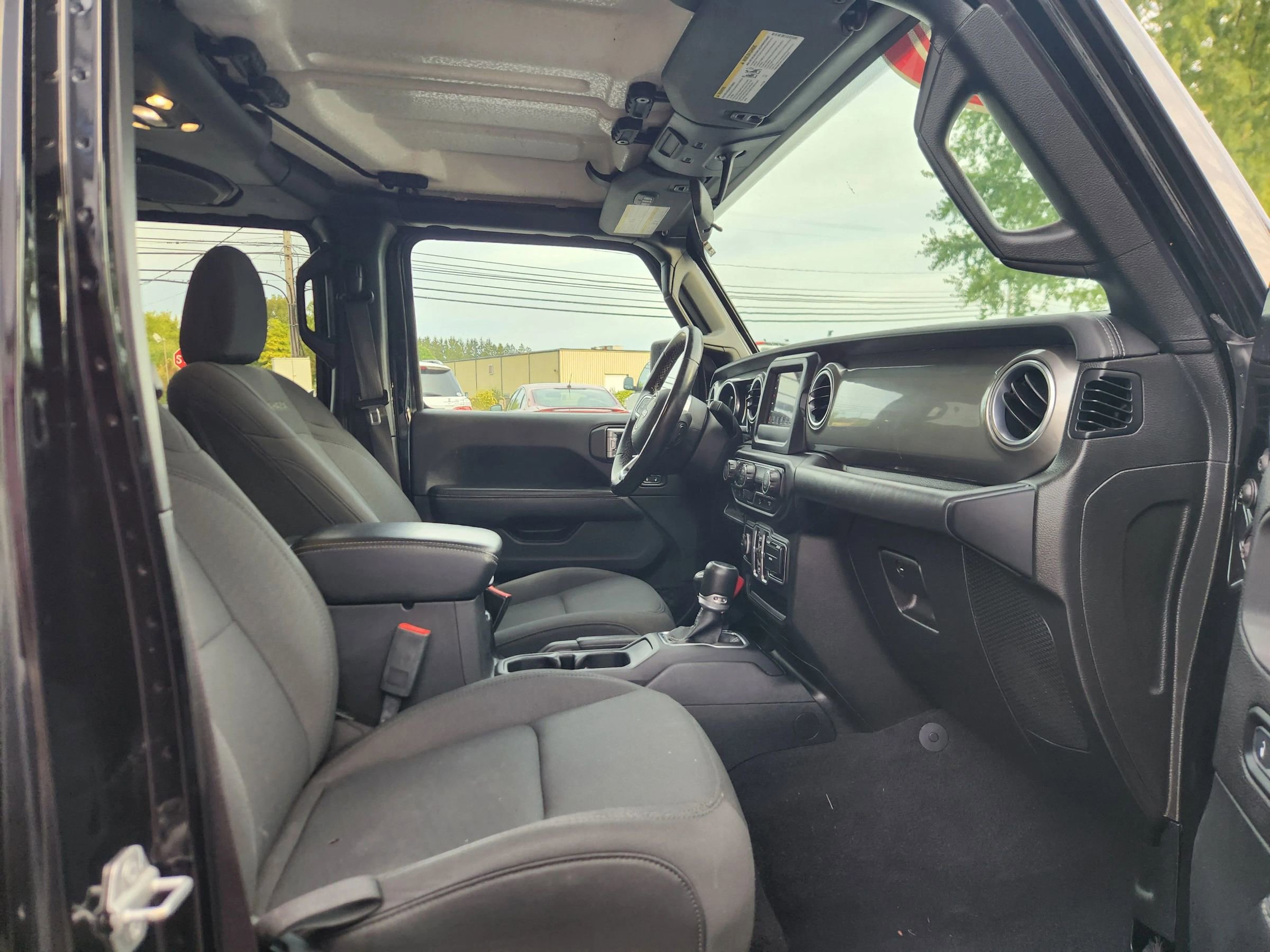 Used 2020 Jeep Wrangler Unlimited Sahara image 40