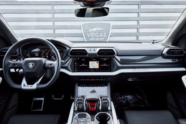 Used 2025 Lamborghini Urus SE image 51