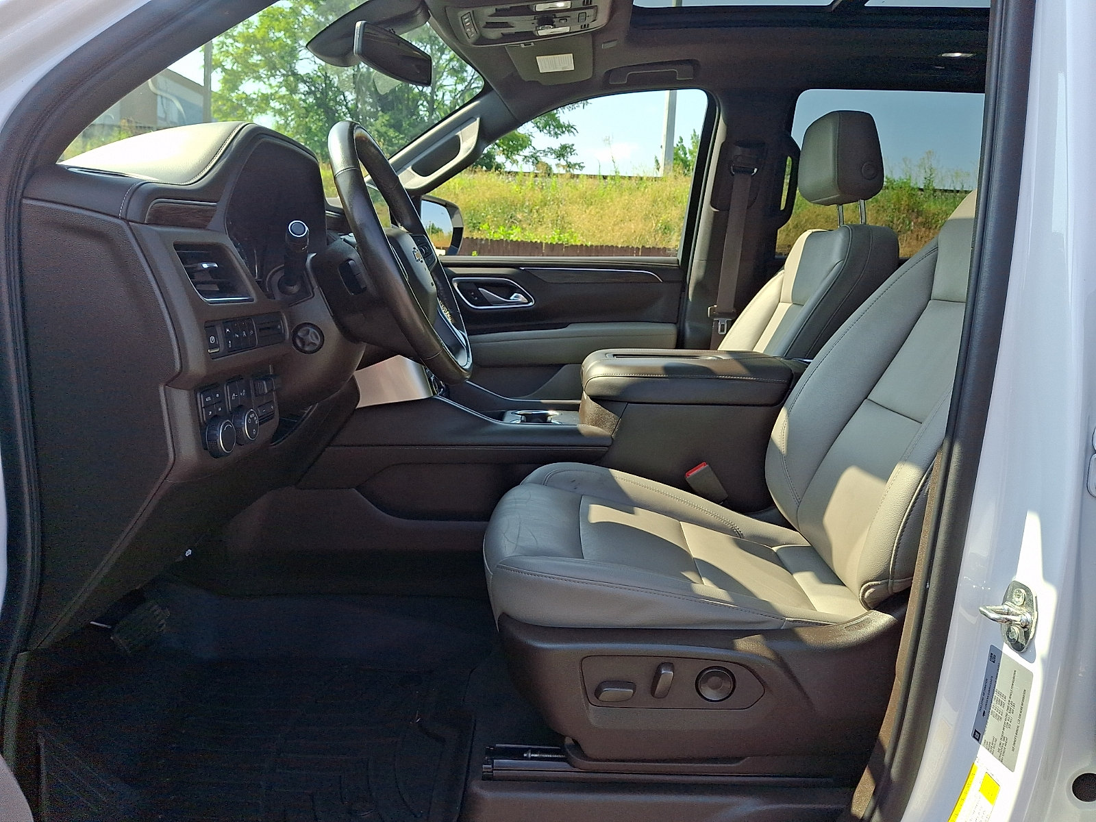 Used 2021 Chevrolet Tahoe LT w/ LT Signature Package AWD/4WD image 13