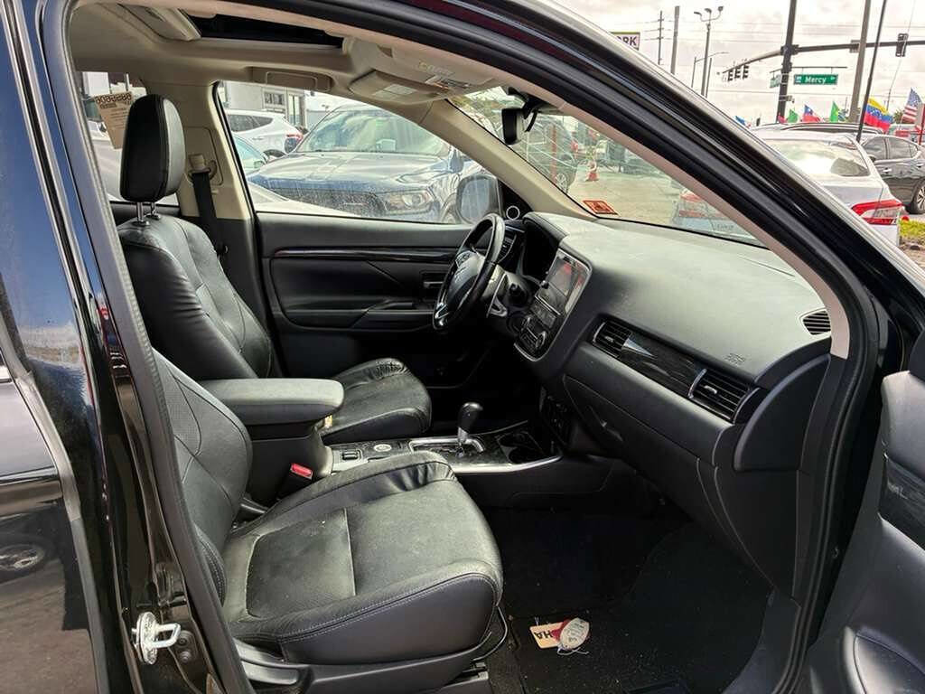 Used 2017 Mitsubishi Outlander GT image 12