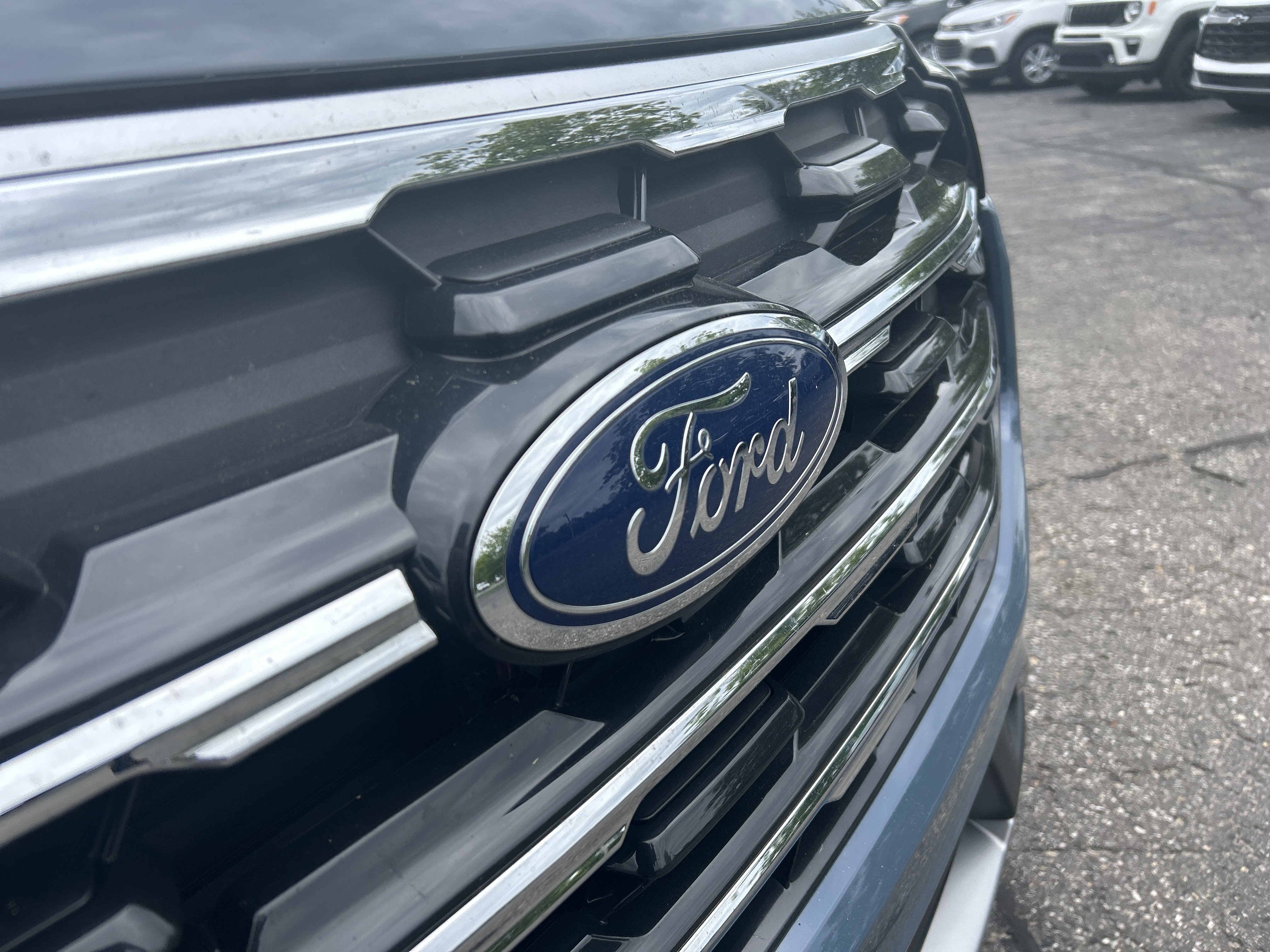 Used 2025 Ford Explorer Active AWD/4WD image 29