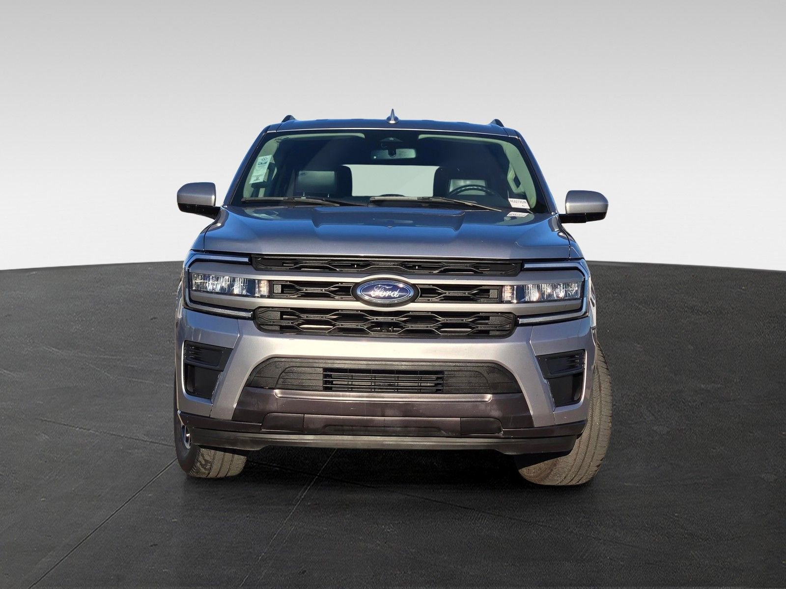 Used 2024 Ford Expedition Max XLT image 2