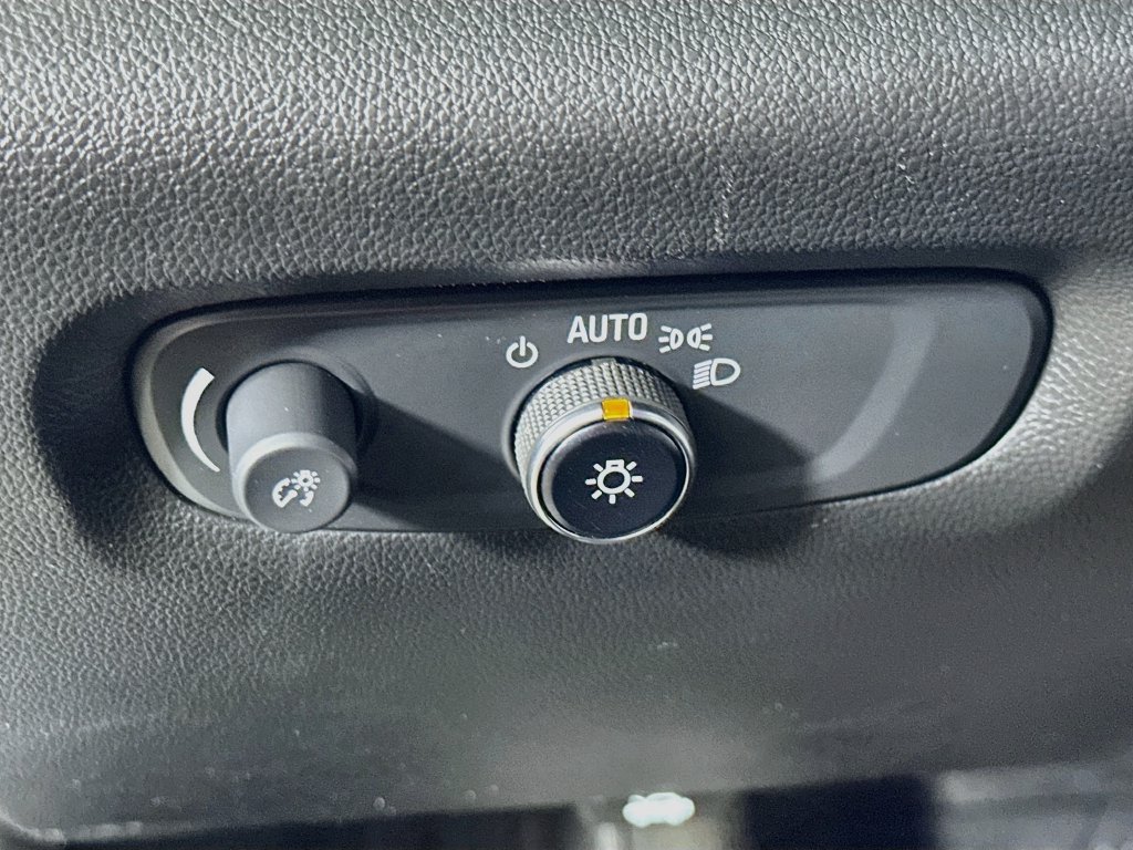 Used 2023 Chevrolet Traverse LT w/ LT Premium Package FWD image 24