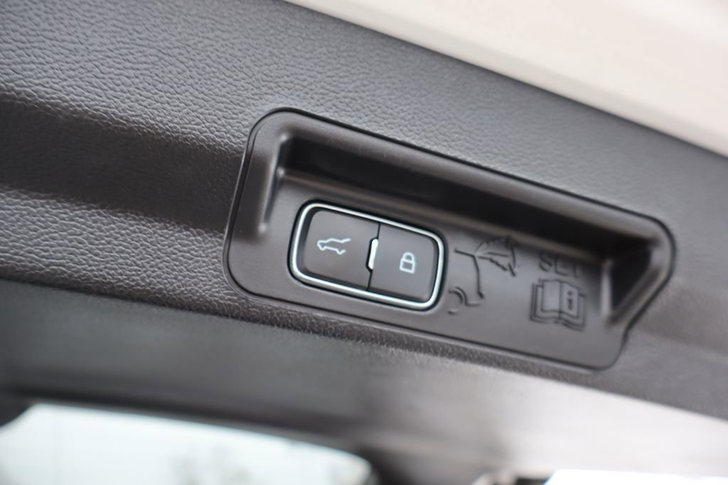 Used 2023 Ford Explorer XLT w/ Equipment Group 202A image 36