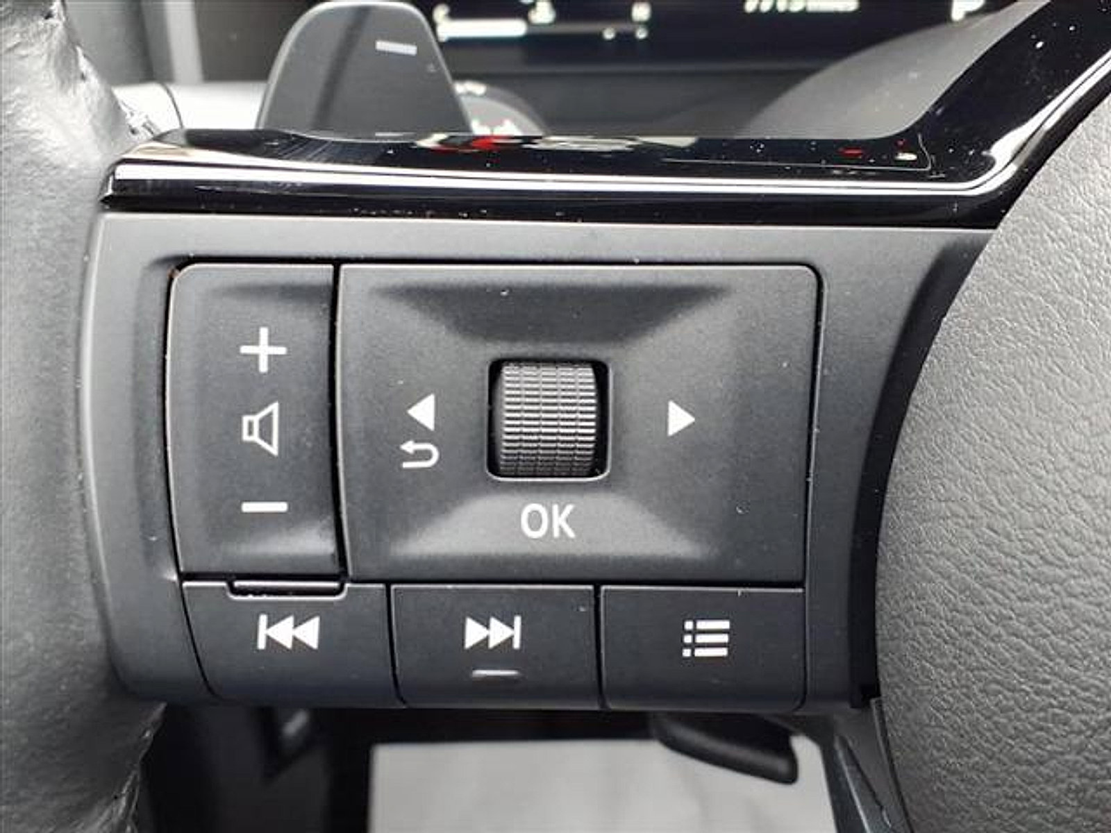 Certified 2024 Nissan Rogue SL image 30