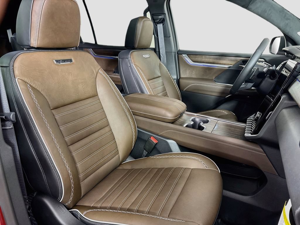 New 2026 GMC Acadia Denali Ultimate AWD/4WD image 30
