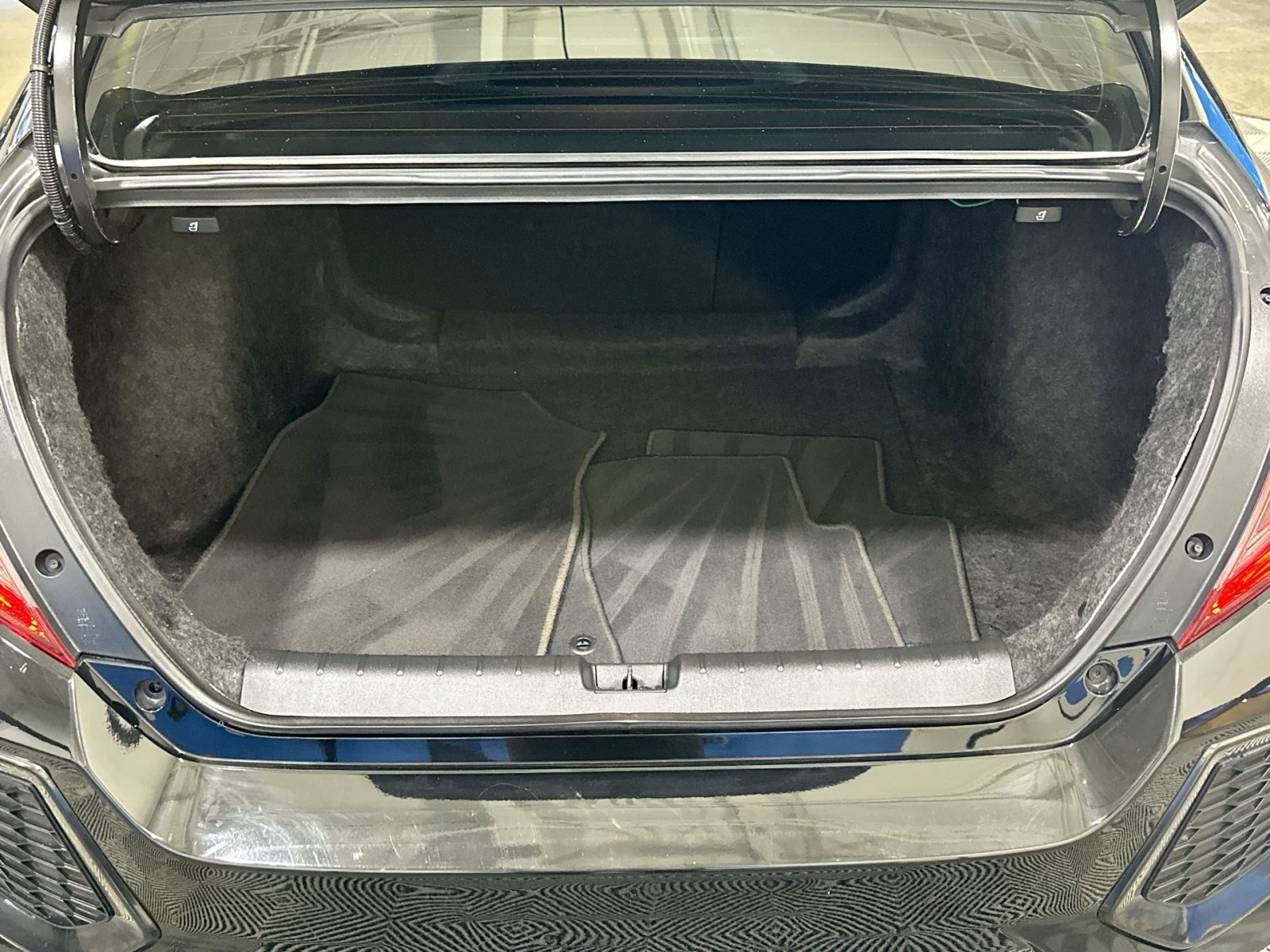 Used 2018 Honda Civic Si image 25