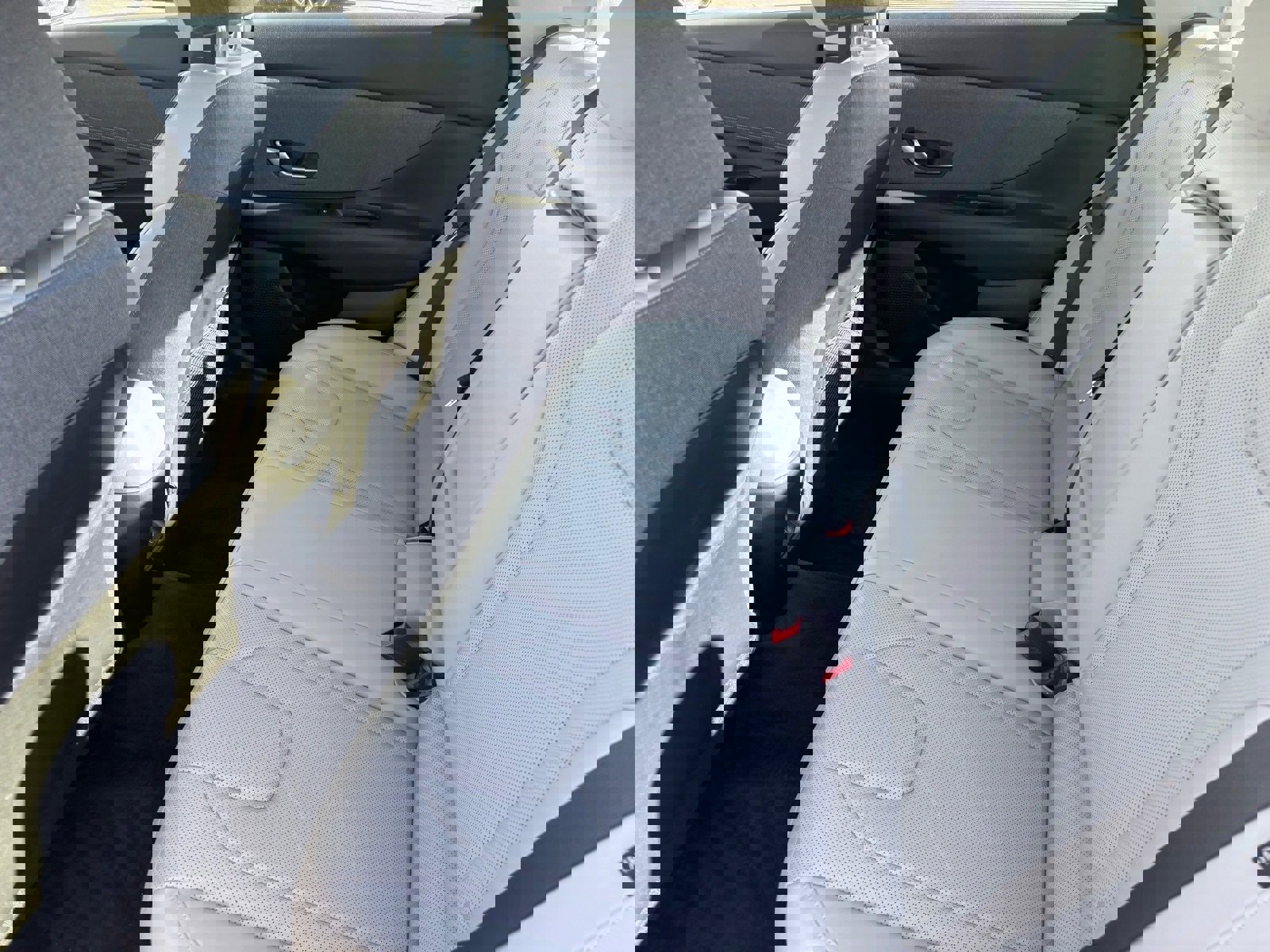 Used 2024 Hyundai Elantra Limited image 18