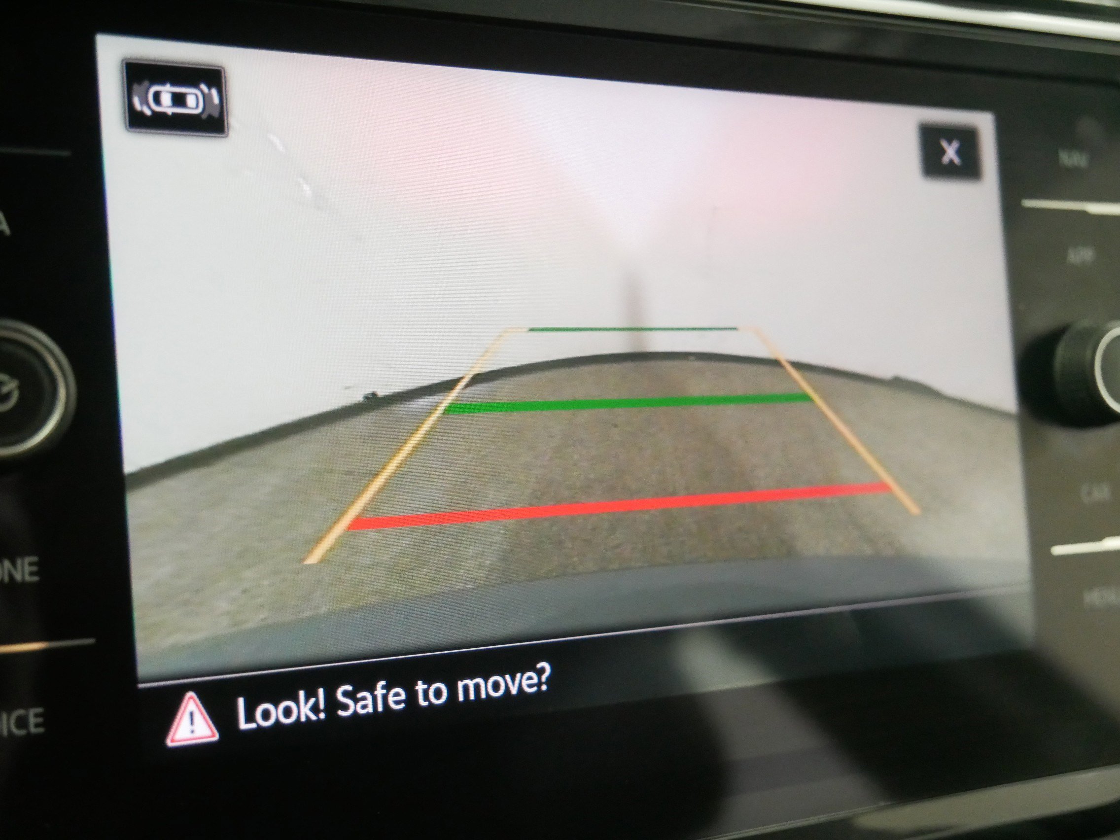 Used 2023 Volkswagen Tiguan SEL R-Line image 33