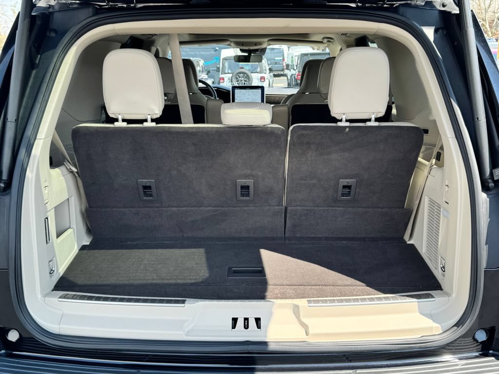 Used 2021 Lincoln Navigator Reserve w/ Luxury Package AWD/4WD image 17