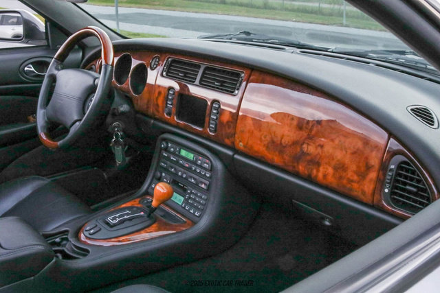 Used 2001 Jaguar XK8 Convertible image 33