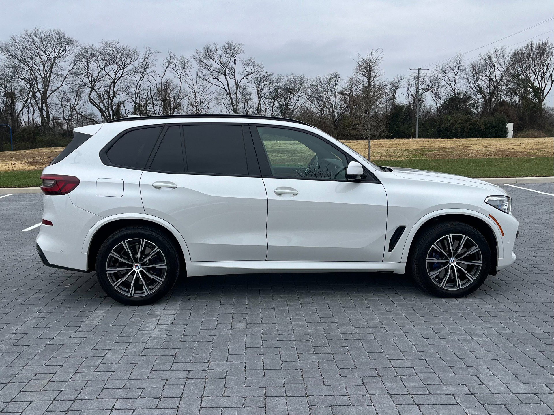 Used 2022 BMW X5 M50i w/ Executive Package image 7