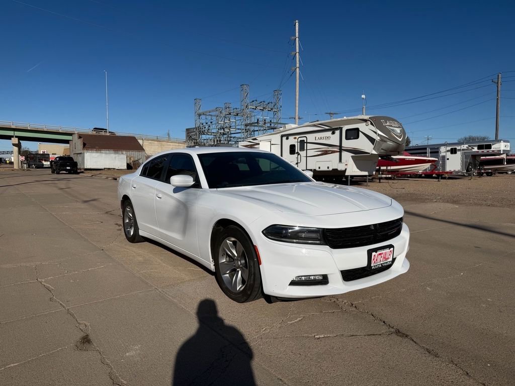 Used 2015 Dodge Charger SXT RWD image 2