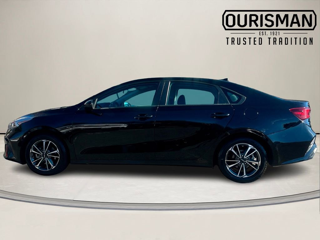 Used 2023 Kia Forte LXS image 2