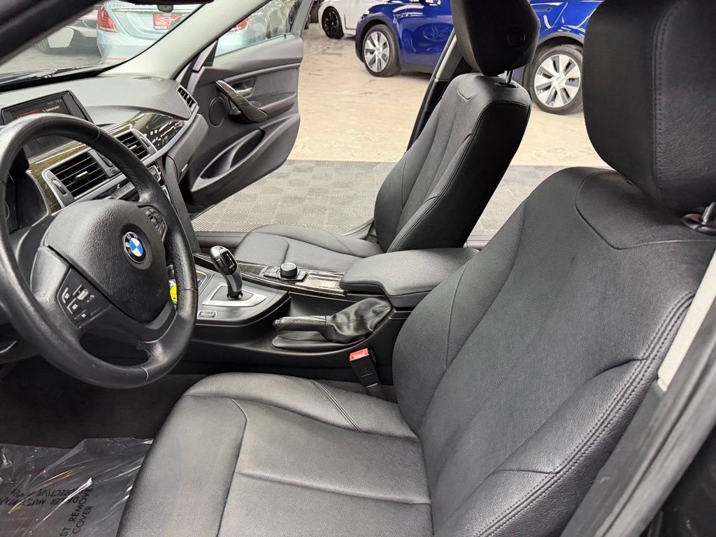 Used 2018 BMW 320i Sedan RWD image 33