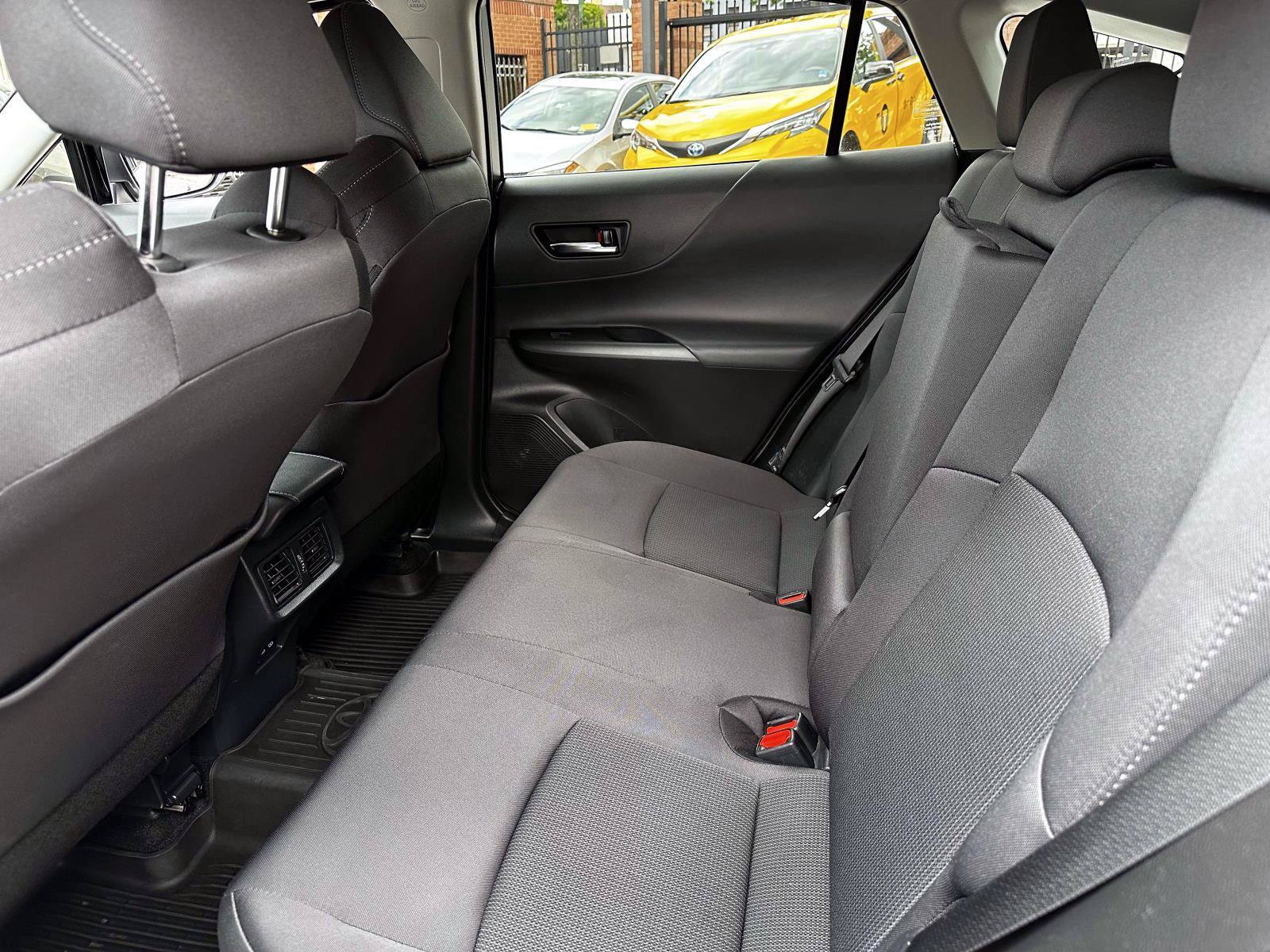 Used 2023 Toyota Venza LE AWD/4WD image 15