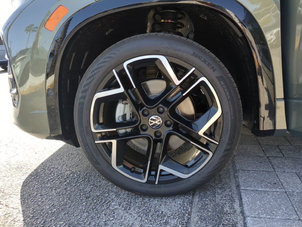 New 2027 Volkswagen Tiguan SEL R-Line AWD/4WD image 33