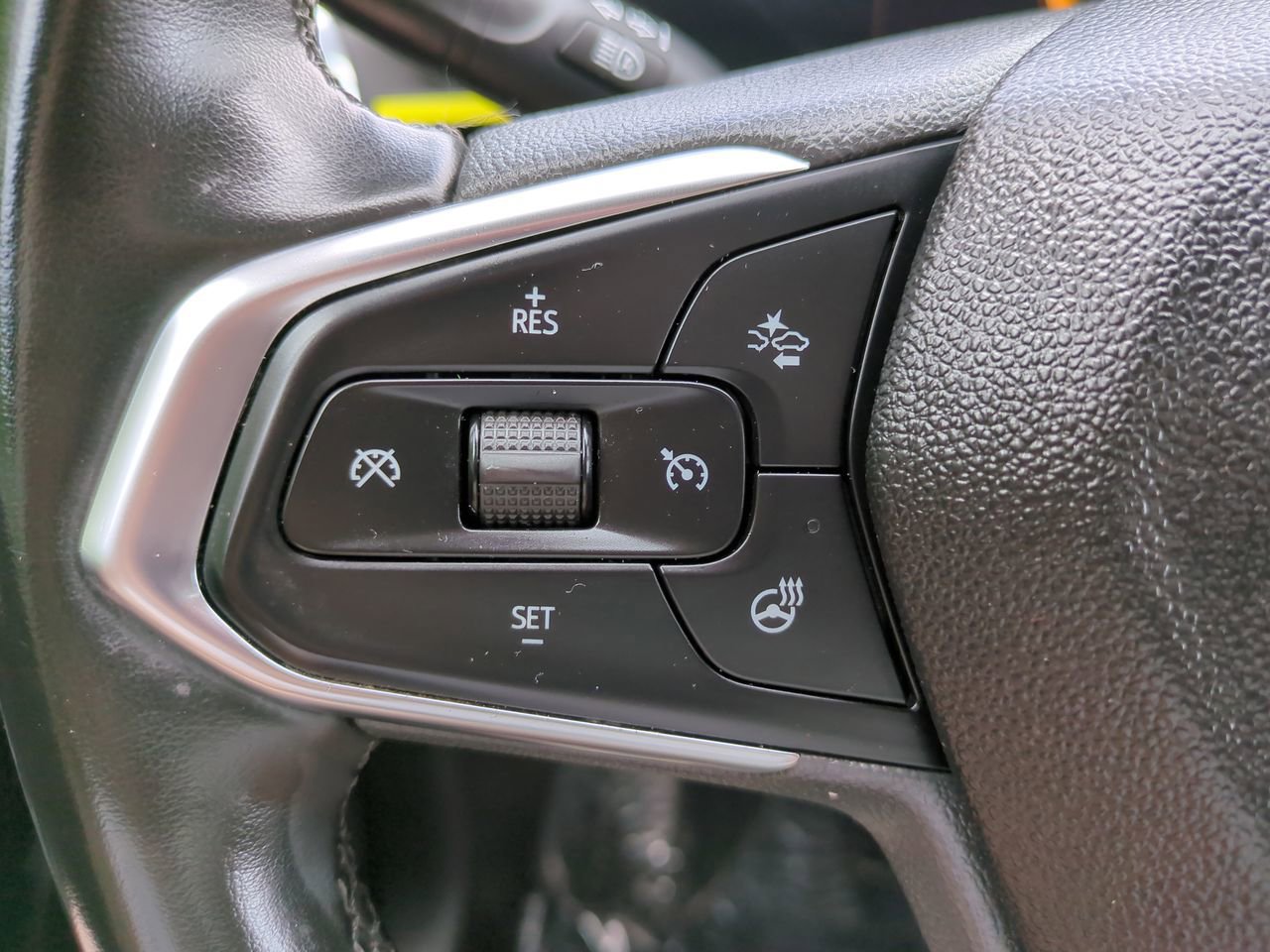 Used 2025 Chevrolet Trax ACTIV w/ Driver Confidence Package FWD image 24