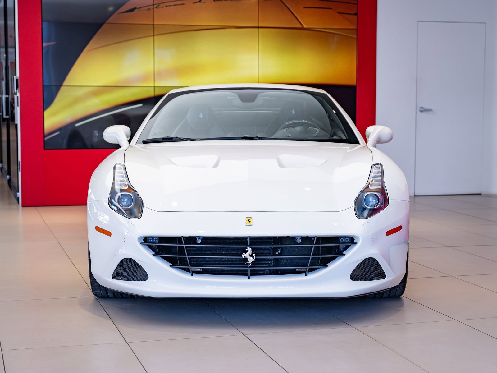 Used 2016 Ferrari California T image 31