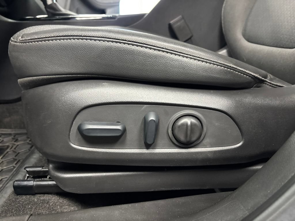 Used 2023 Buick Encore GX Select w/ Sport Touring Package FWD image 26