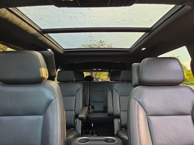 Used 2021 Chevrolet Tahoe Z71 w/ Luxury Package AWD/4WD image 28