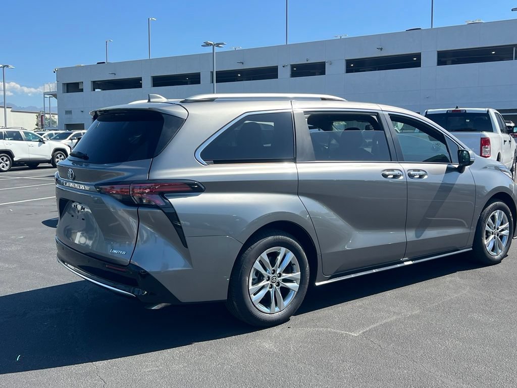 Used 2026 Toyota Sienna Limited FWD image 5